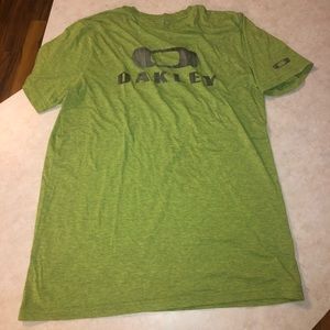 Green Oakley T-shirt